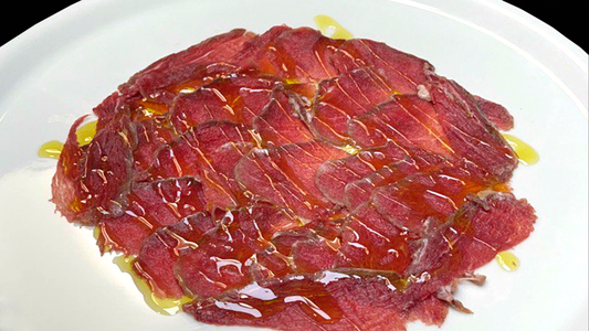 29. Carpaccio de lomo de ciervo "Dibe" y queso Idiazábal